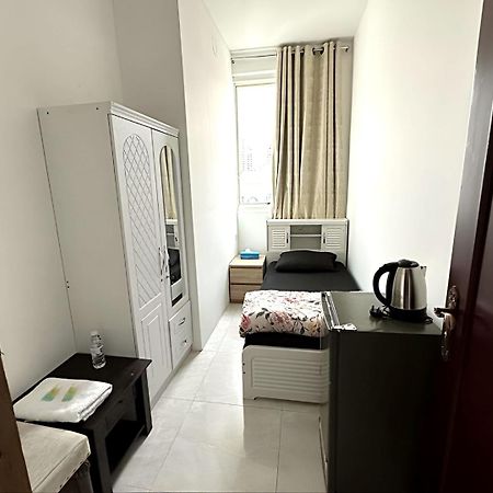 Corniche Street - Superb Lovely Room 아부다비 외부 사진